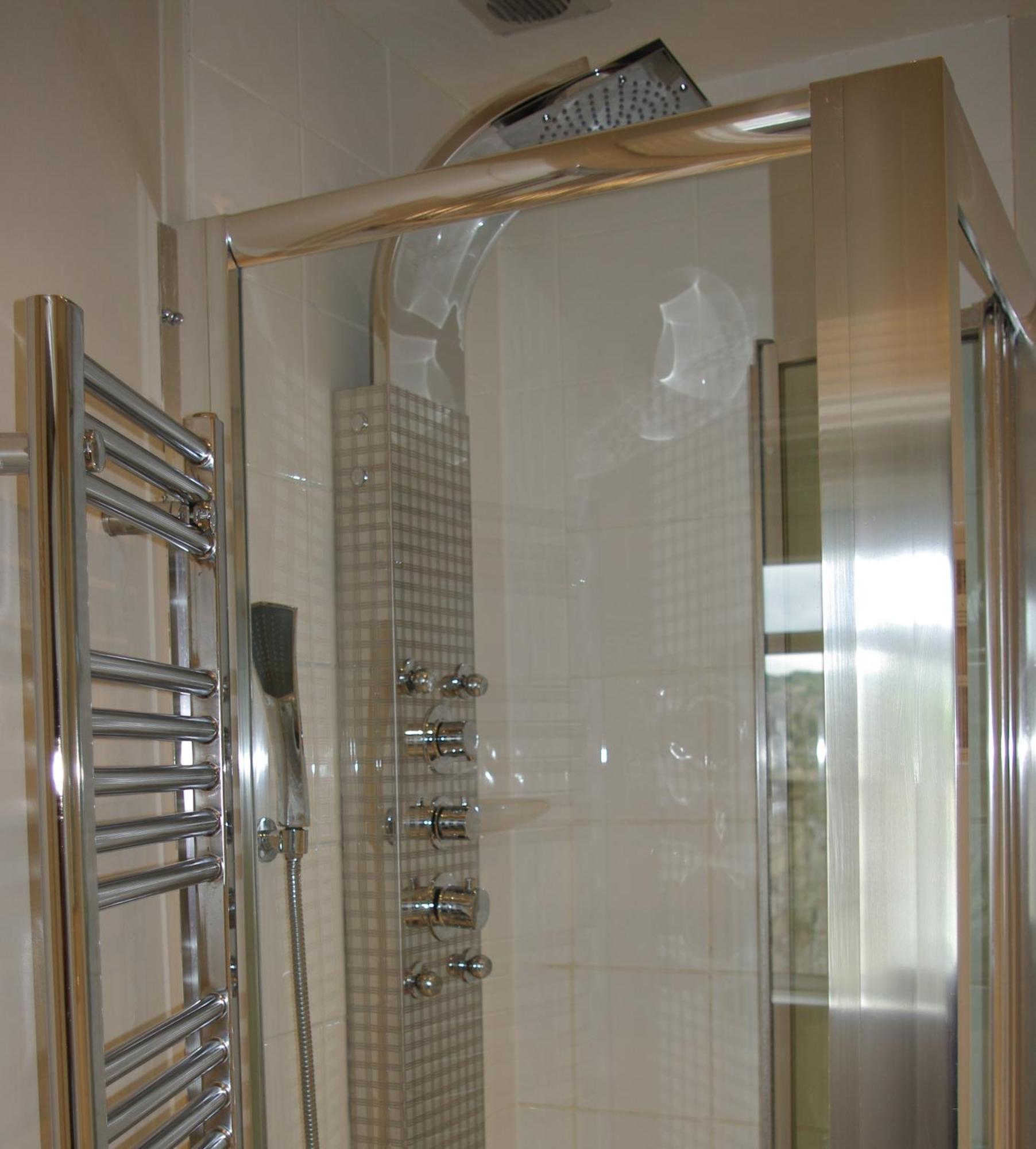 The Bath House Boutique B&B - In-Room Breakfast - Free Parking Ngoại thất bức ảnh
